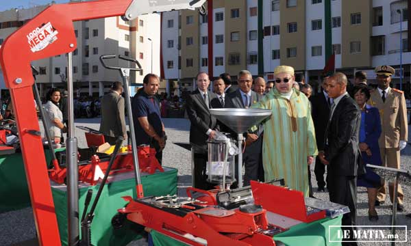 Sa Majesté le Roi pose la première pierre de deux Centres de formation et de qualification des jeunes à Casablanca