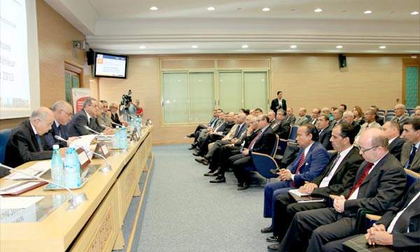 Le ministre de l’Intérieur, Mohand Laenser, préside, à Rabat, une réunion préparatoire du Sommet mondial des dirigeants locaux et régionaux. (Photo : MAP)