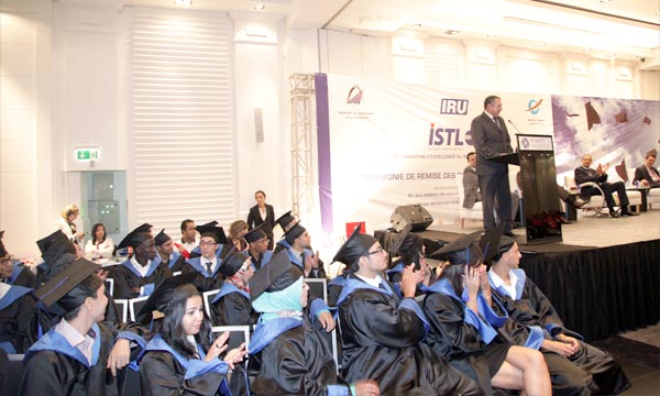 Remise des diplômes aux lauréats 2013
