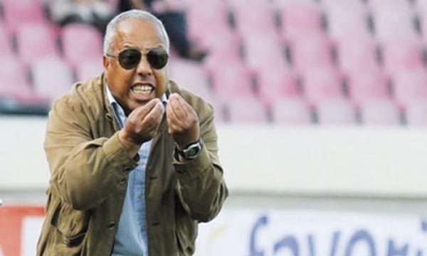 En juillet 2011, Mhamed Fakhir avait quitté le Raja de Casablanca en pleine Ligue des champions de la CAF en laissant les Verts sans entraîneur.