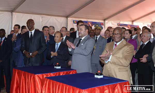 Sa Majesté le Roi Mohammed VI, accompagné du président malien, inaugure le tronçon local du câble à fibres optiques Trans-Africain