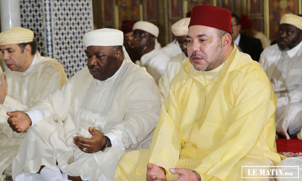 Amir Al Mouminine et le Président gabonais accomplissent la prière du vendredi à la mosquée Hassan II de Libreville