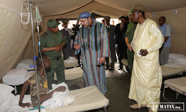 S.M. le Roi visite l'hôpital médico-chirurgical marocain déployé à Conakry