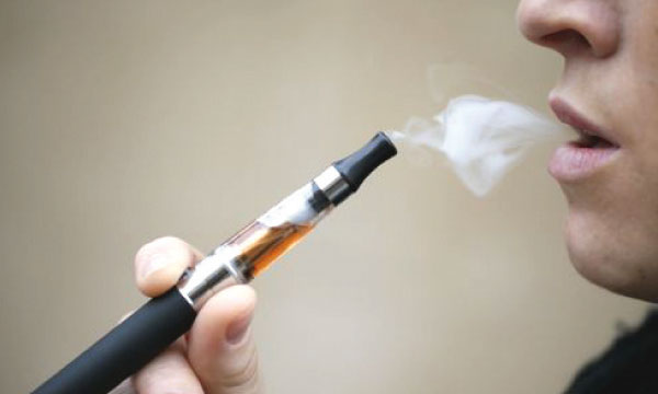 La e-cigarette fait des adeptes malgré les dangers