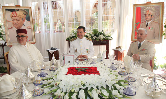 S.A.R. le Prince Moulay Rachid préside au Cercle Mess des officiers à Rabat un déjeuner offert par S.M. le Roi à l'occasion de la Fête du Trône
