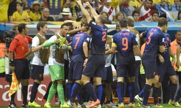 Les Pays-Bas dominent le Brésil (3-0)