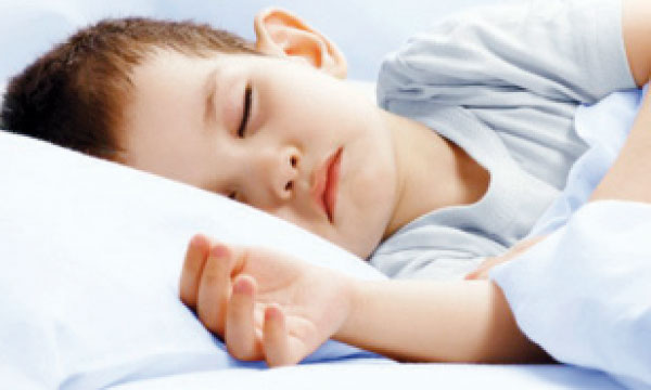 Que faire pour aider l'enfant  à trouver le sommeil seul ?