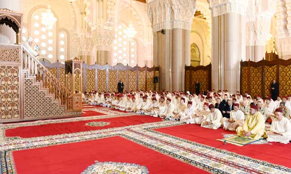 Amir Al Mouminine accomplit la prière du vendredi à la mosquée Hassan II à Casablanca