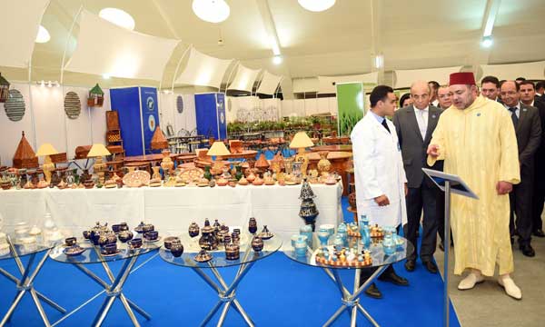 S.M. le Roi inaugure à la Foire internationale de Casablanca une exposition-vente des produits réalisés par les pensionnaires des établissements pénitentiaires