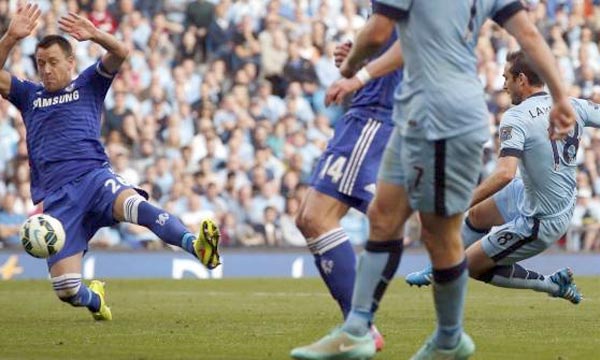 Man City évite de peu le piège contre Chelsea