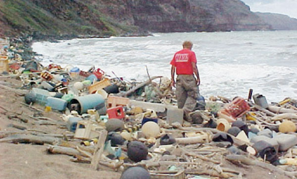La mer, destination finale de 13 mètres cubes des déchets plastiques en deux mois