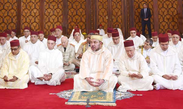 S.M. le Roi, Amir Al Mouminine, accomplit la prière du vendredi   à la mosquée Hassan II à Casablanca