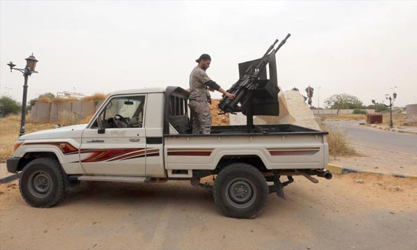 Un ancien combattant d'une milice rebelle intègre l'armée libyenne à l'ouest de Tripoli (Libye). Ph  : AFP