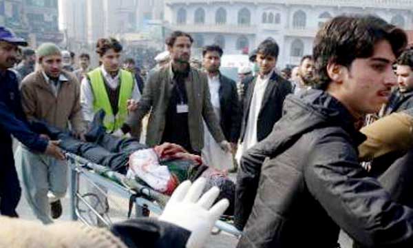 Plus de 130 morts dans l'attaque contre une école à Peshawar