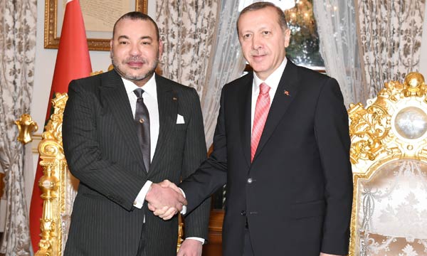 S.M. le Roi invité à un thé avec la famille  du Président turc Recep Tayyip Erdogan