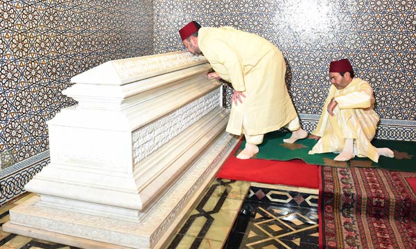 S.M. le Roi, Amir Al-Mouminine, préside une veillée religieuse en commémoration du 16e anniversaire de la disparition de feu S.M. le Roi Hassan II