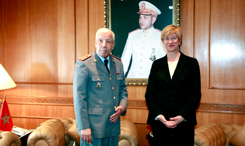 Le général de Corps d'armée Bouchaïb Arroub reçoit la ministre italienne de la Défense