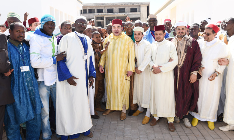 Le Souverain inaugure l'Institut Mohammed VI de formation des imams, morchidines  et morchidates dans le cadre des valeurs de l'Islam du juste milieu, pratiqué de tout temps au Maroc
