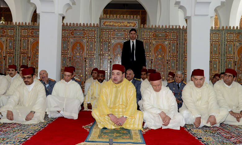 S.M. le Roi, Amir Al Mouminine accomplit la prière du vendredi à la mosquée  «Al Oukhoua Al Islamiya» à Rabat