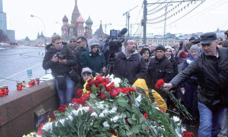 Des milliers de personnes marchent  à Moscou en hommage à Nemtsov
