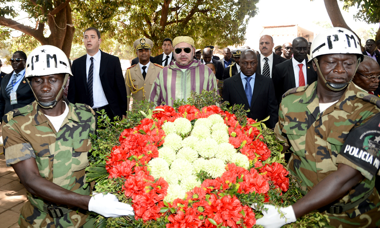 S.M. le Roi dépose une gerbe de fleurs à la mémoire du fondateur de la nation guinéenne, Amilcar Cabral, au Mausolée Amura à Bissau