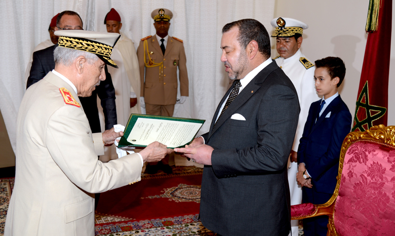 S.M. le Roi, Chef suprême et Chef d’État-Major général des FAR,  préside à Casablanca la cérémonie de commémoration du 59e anniversaire de la création des Forces Armées Royales