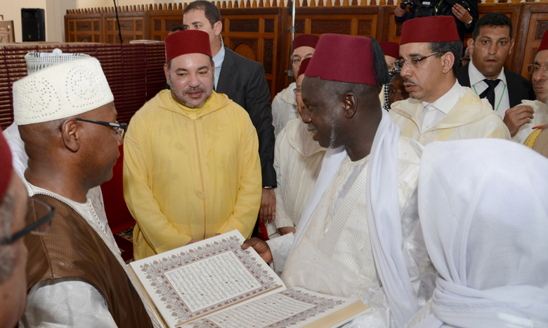 S.M. le Roi fait don de 10.000 exemplaires  du Saint Coran aux parties en charge  de la gestion des affaires religieuses  en Guinée-Bissau