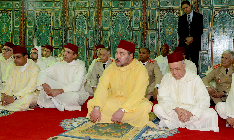 S.M. le Roi, Amir Al Mouminine, accomplit la prière  du vendredi à la mosquée Annasr à Tanger