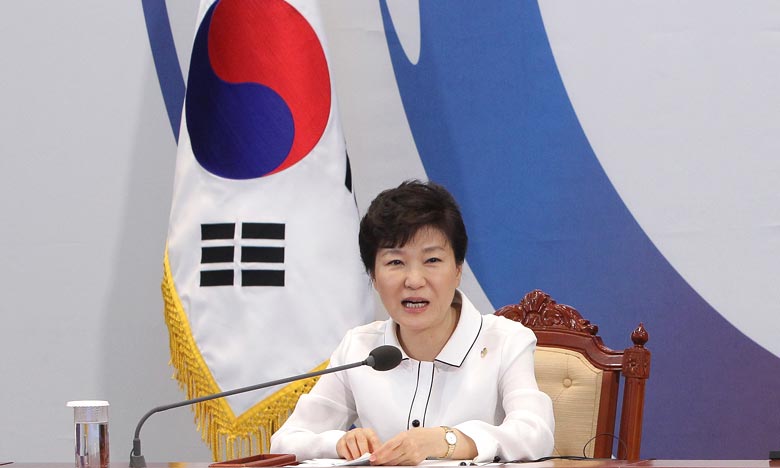 S.M. le Roi félicite la Présidente Park Geun-hye