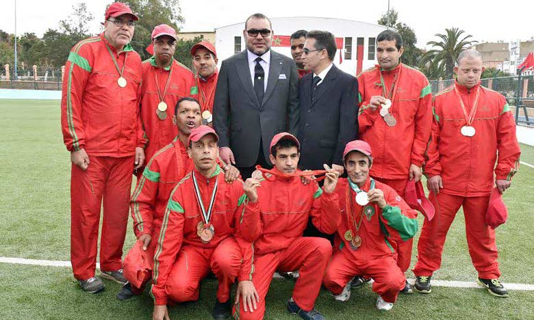 Sa Majesté le Roi Mohammed VI inaugure un terrain de sport à la préfecture d'arrondissements Ben M'Sik