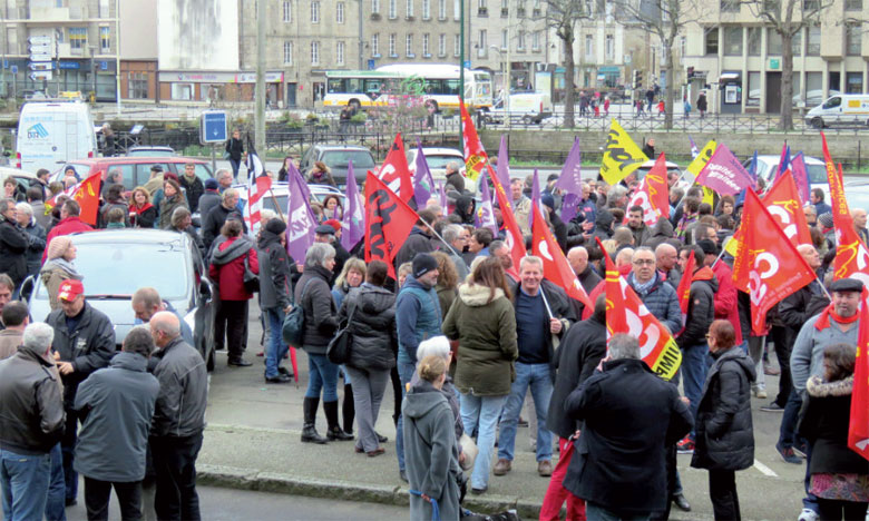 Plusieurs syndicats manifestent et des grèves perturbent les transports publics