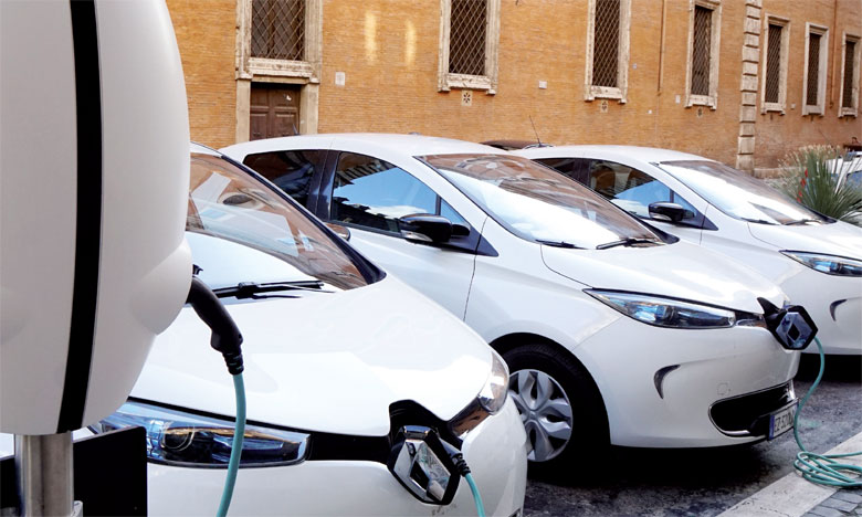 Entre les Français et les voitures électriques,  le courant passe mieux