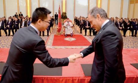 11 mai 2016 : S.M. le Roi Mohammed VI préside, à Pékin, la cérémonie de signature de plusieurs conventions de partenariat public/privé, inscrites dans le cadre du partenariat stratégique liant le Royaume du Maroc à la République Populaire de Chine.Ph