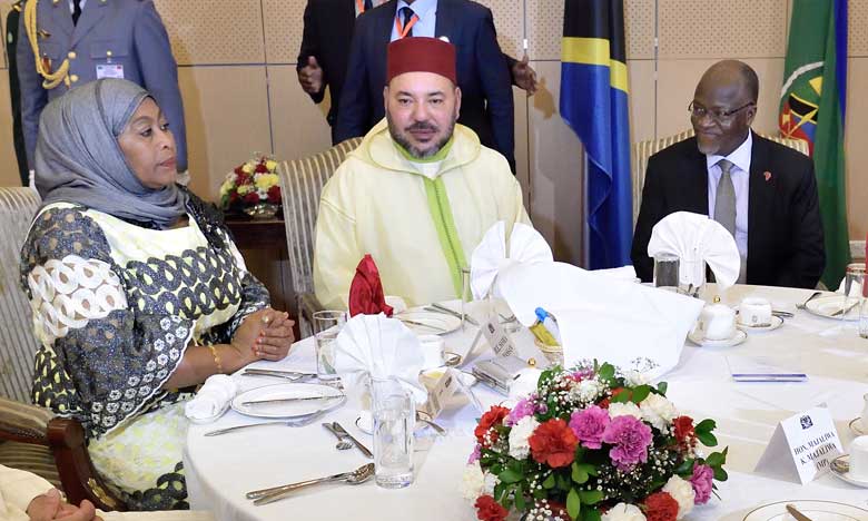Le Président tanzanien offre un diner officiel en l'honneur de S.M. le Roi
