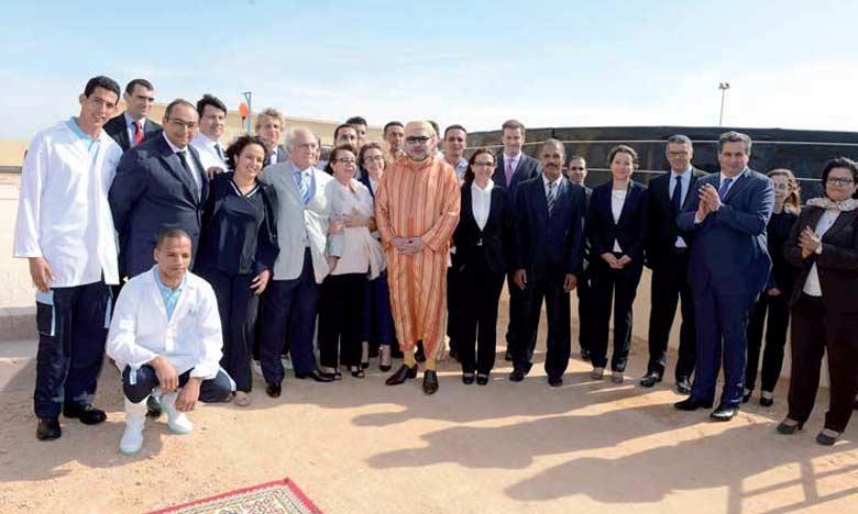 9 février 2016 : S.M. le Roi Mohammed VI procède, à la commune El Argoub (province d’Oued Eddahab), à l’inauguration de l’écloserie « Azura Aquaculture ».