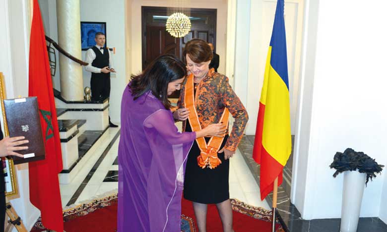 Remise du Grand Cordon du Wissam Alaouite à l'ancien ambassadeur de Roumanie au Maroc