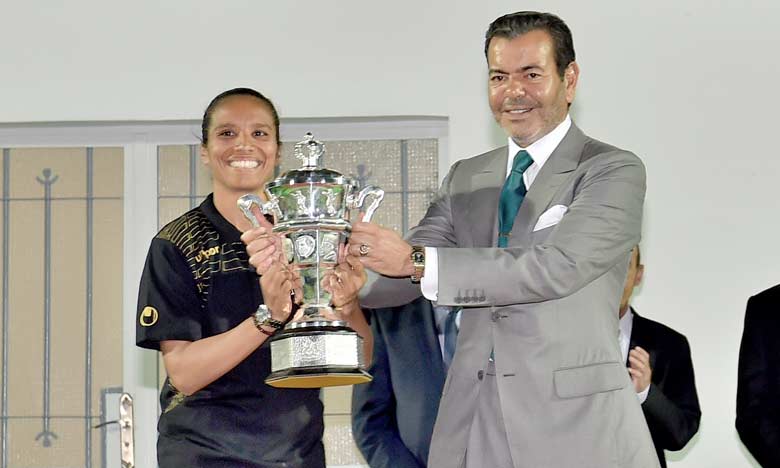 S.A.R. le Prince Moulay Rachid préside, à Laâyoune, la finale de la Coupe du Trône de football 2015-2016