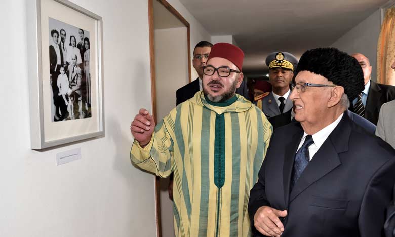 S.M. le Roi visite l'hôtel "Les thermes" à Antsirabe où séjournait feu S.M. le Roi Mohammed V lors de son exil 