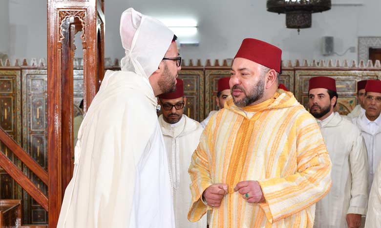 Sa Majesté le Roi, Amir Al Mouminine, accomplit la prière du vendredi à la mosquée Ibrahim Al-Khalil à Casablanca