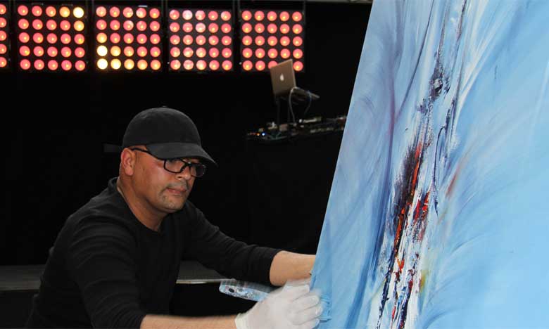Harwan Red expose  une toile géante à Rabat