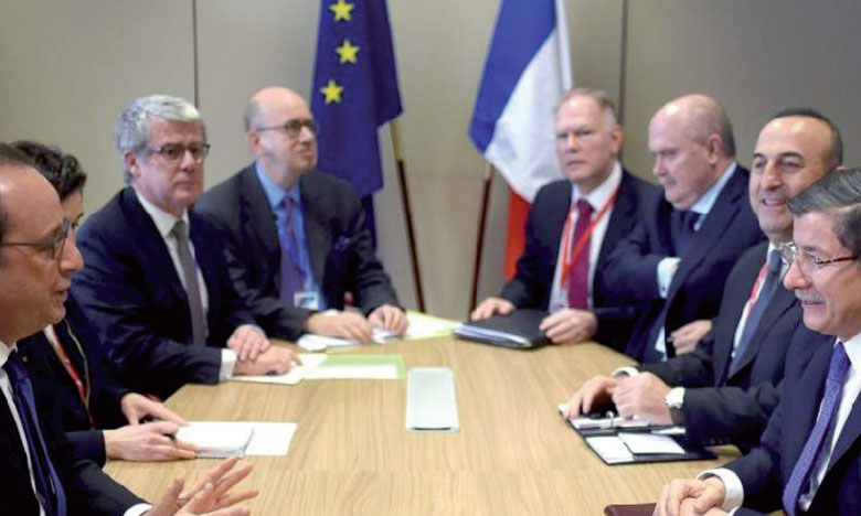 Hollande appelle l’Europe à répondre avec fermeté à Donald Trump