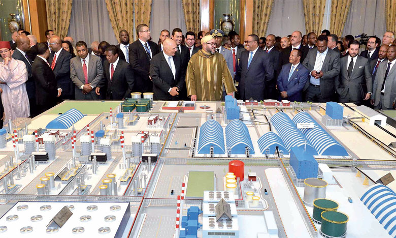 19 novembre 2016 : Sa Majesté le Roi et le P.M. éthiopien lancent le projet de réalisation d'une plateforme de production d’engrais.