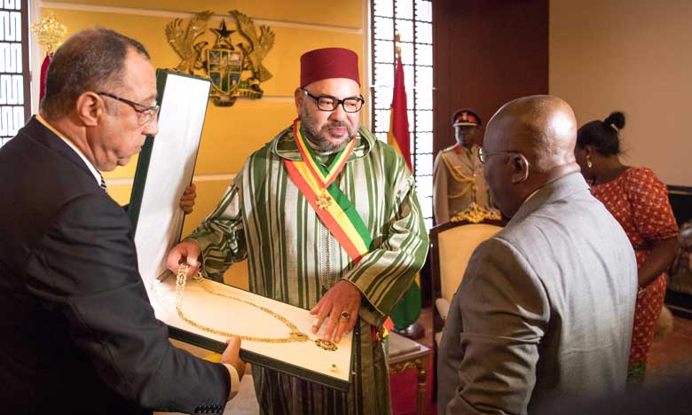 S.M. le Roi s'entretient en tête-à-tête avec le Président de la République du Ghana