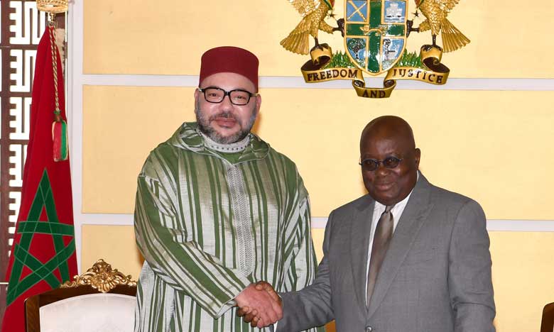 S.M. le Roi s'entretient en tête-à-tête avec le Président de la République du Ghana