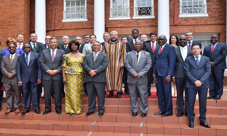 S.M. le Roi et le Chef de l’État zambien président la cérémonie de signature de 19 accords gouvernementaux et de partenariat économique