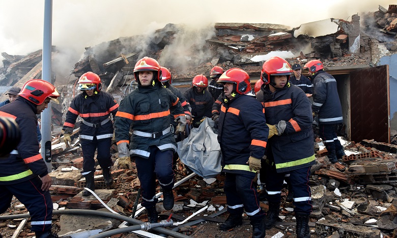 L'incendie d'un entrepôt de bois fait un mort et plusieurs blessés