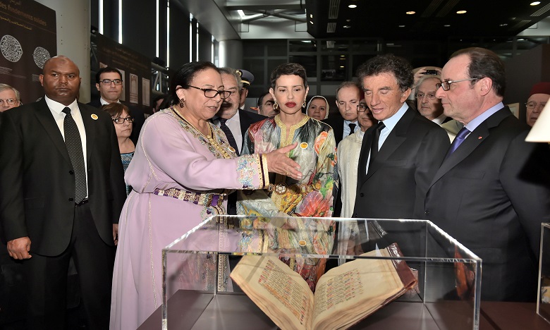 S.A.R. la Princesse Lalla Meryem et le Président français président à Paris le vernissage de l'exposition «Splendeurs de l’écriture au Maroc, manuscrits rares et inédits»