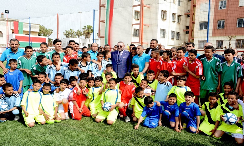 S.M. le Roi inaugure un terrain de sport de proximité à la préfecture d'arrondissements Aïn Sebâa-Hay Mohammadi