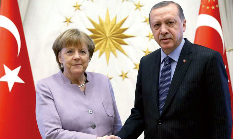 Merkel menace les responsables turcs  d'interdiction de meetings électoraux