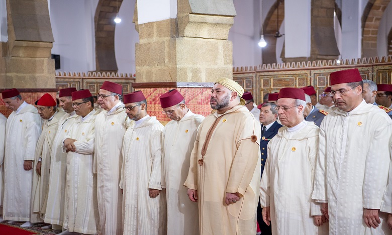 S.M. le Roi, Amir Al Mouminine, accomplit la prière du vendredi à la mosquée Yousfi à Casablanca